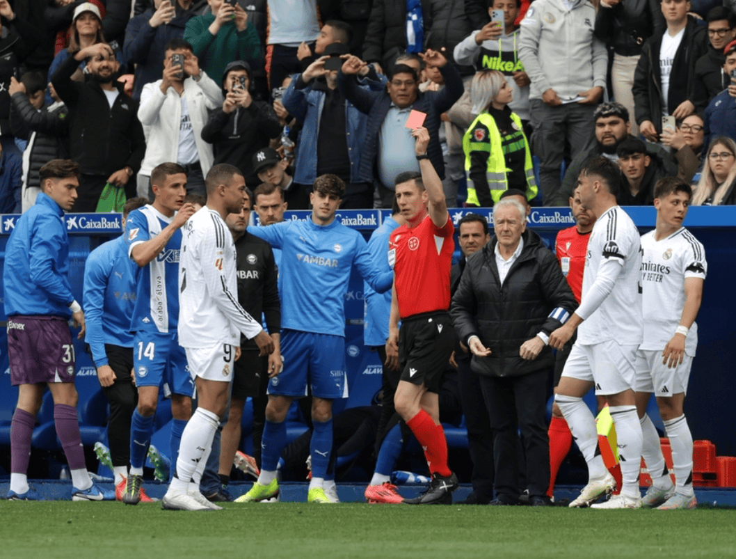 阿森纳翻盘摩洛哥,姆巴佩三分雨点燃全场 阿森纳翻盘摩洛哥,姆巴佩三分雨点燃全场