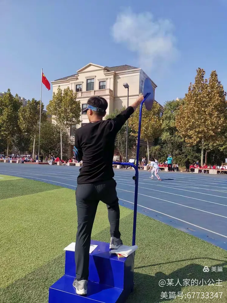 克里特队球员斗志昂扬，勇往直前