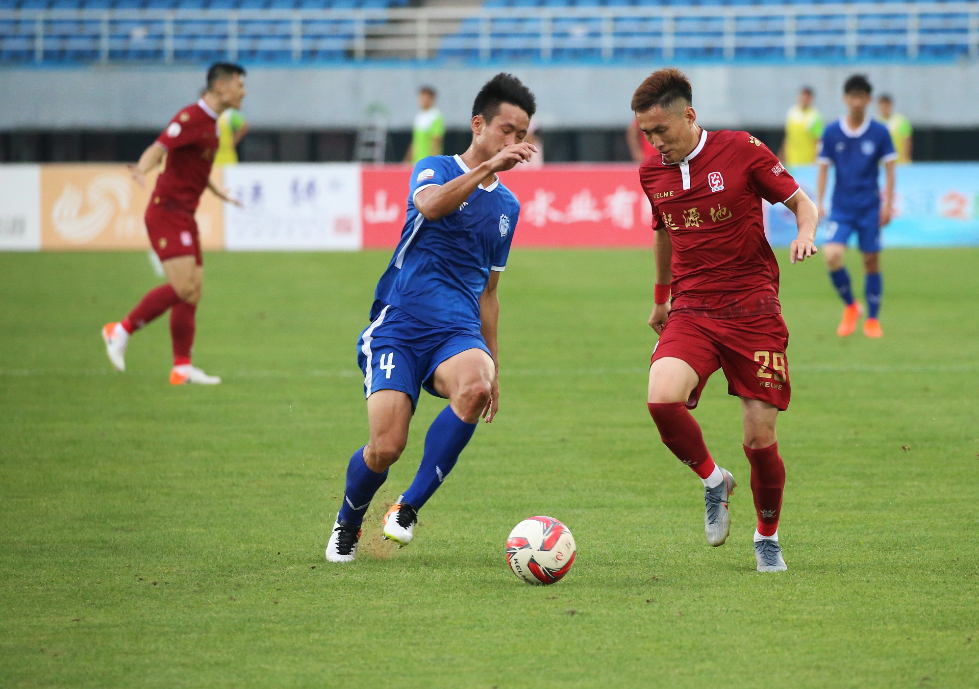 包含精英球员实力较量，粉丝狂热支持的词条