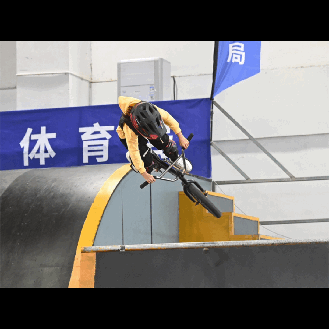 小轮车男子速度赛现场，荷兰选手速度飙升夺冠！的简单介绍