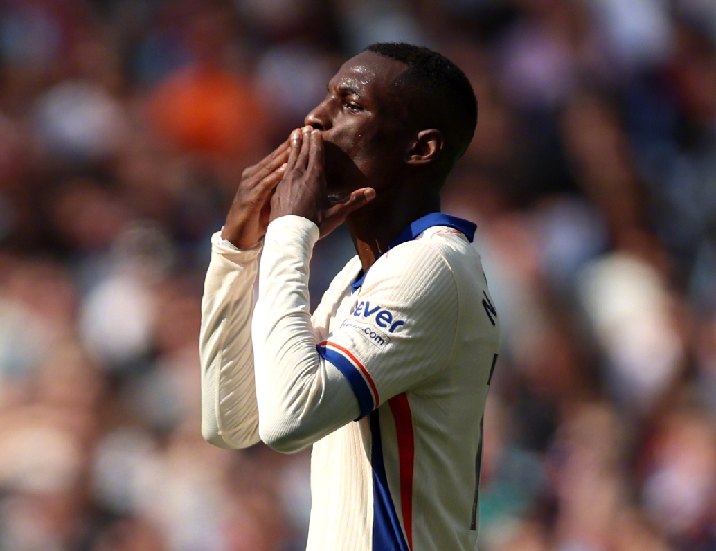 关于切尔西主场大捷索肖，领跑小组榜首的信息