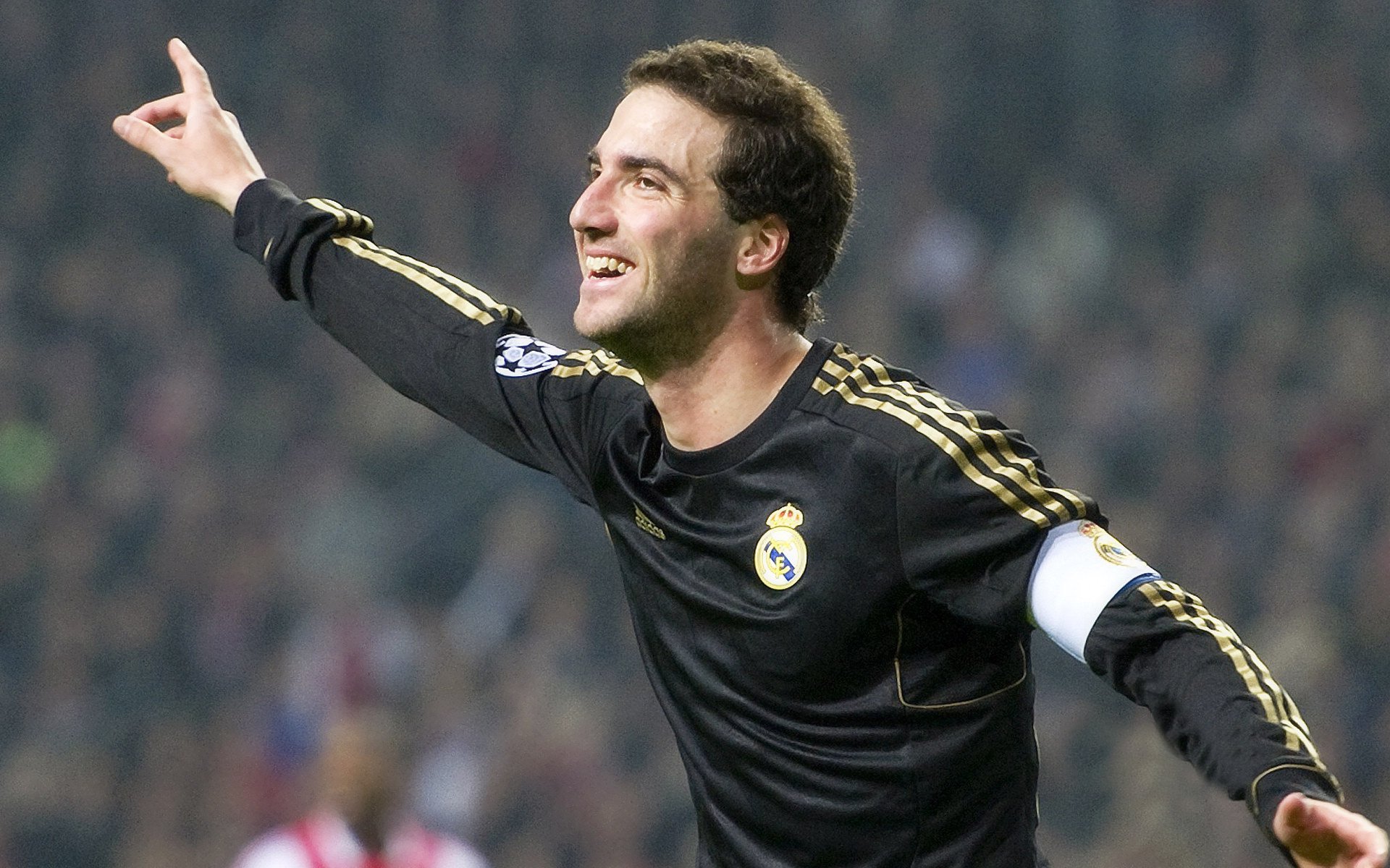 爱游戏体育官网-当马拉多纳的城遇见梅西的国，那不勒斯完胜阿根廷背后的足球寓言